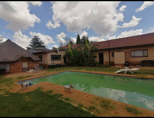 4 BEDROOM FREESTANDING FOR SALE IN STILFONTEIN EXT 4